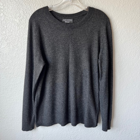Banana Republic merino wool and cashmere blend relaxed fit charcoal sweater - Picture 1 of 9